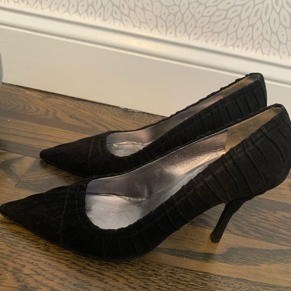Moving sale!! Prada Pumps! New black suede  size 8 - Picture 2 of 8